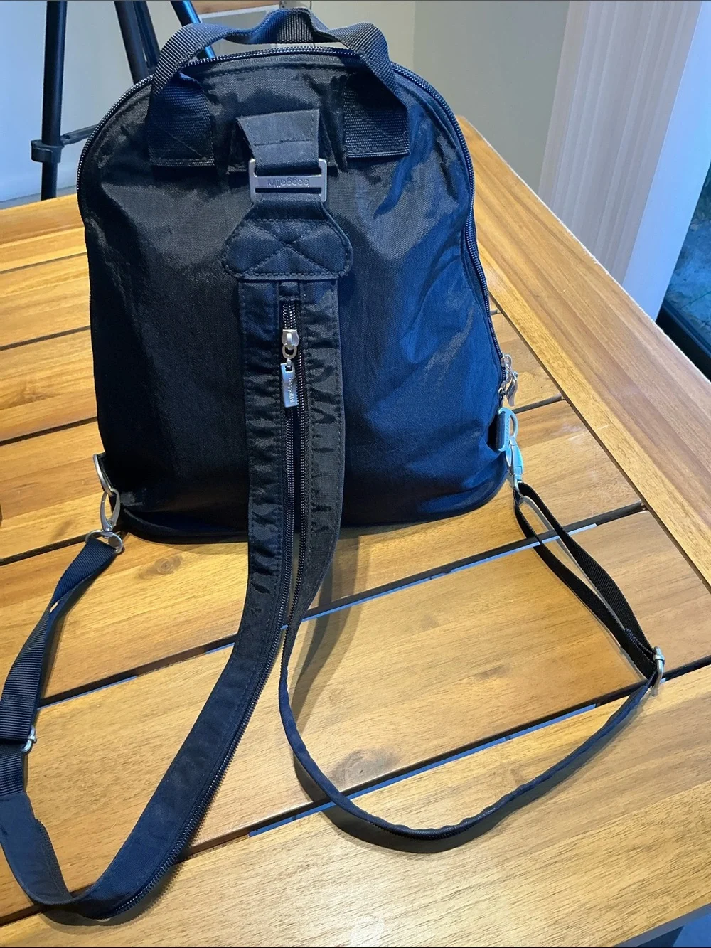 Black Men's Casual Backpack - Baggallini